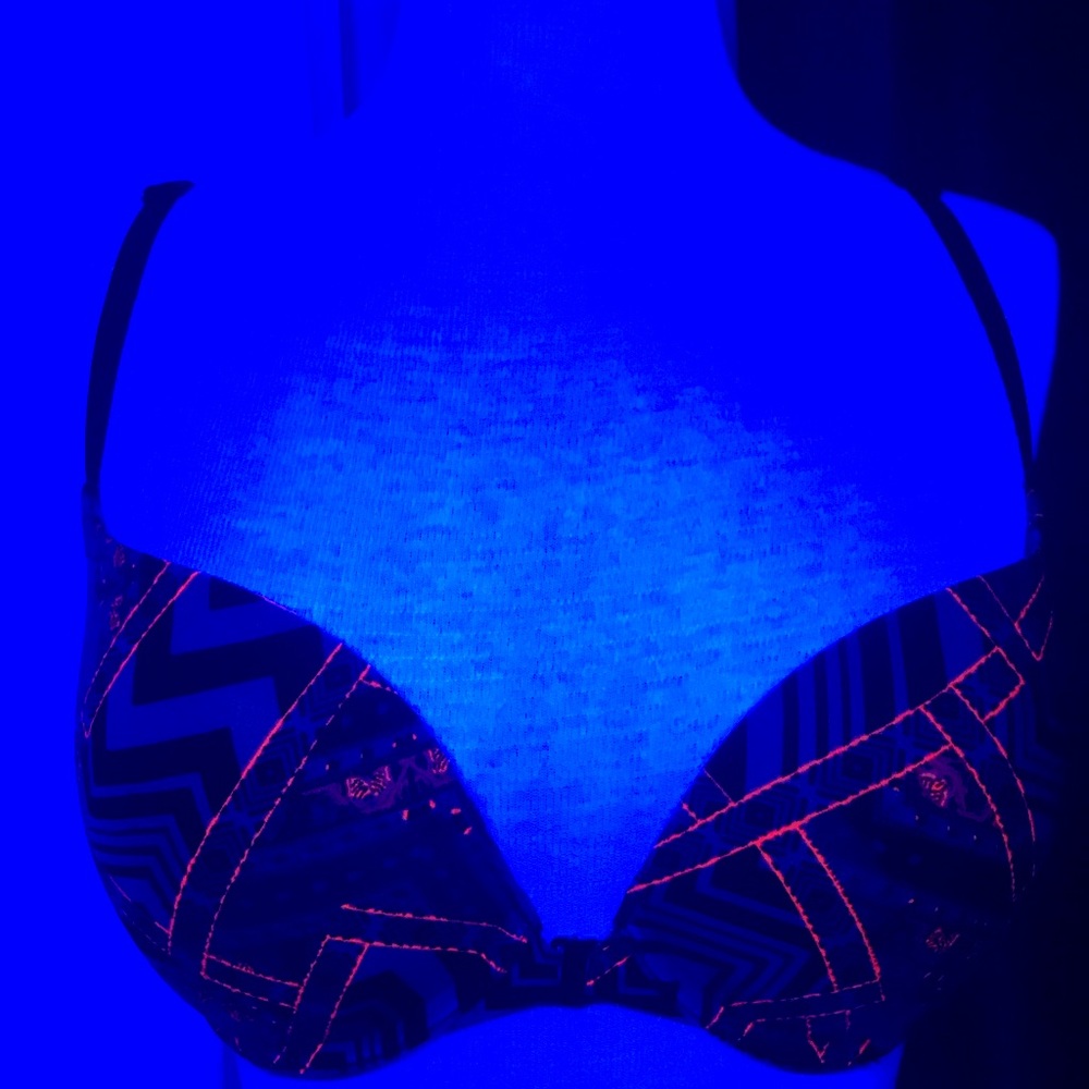 Victorias Secret Very Sexy Push-up cross back plunge bra front close 32DD - Picture 7 of 9